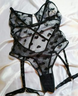 Viuda negra corazones