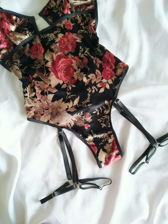 Viuda negra floral - Imagen 4