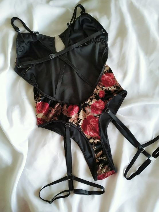 Viuda negra floral - Imagen 3